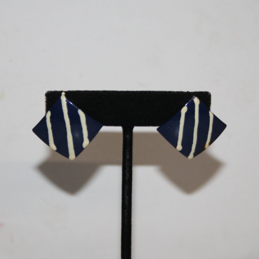 Beautiful vintage navy blue and white post earrings 1"